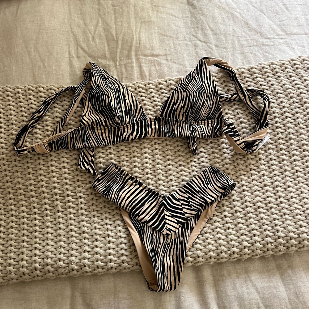 Brand new L space bikini set